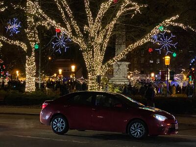 Santa arrives at Morristown Green to kick off holiday season!