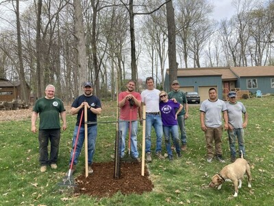 Washington Twp Shade Tree Committee and Volunteers Plant Trees