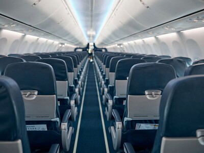 Man Assaulted Flight Attendants, Threatened Crew Before Being Subdued by Passengers on Flight to Newark 