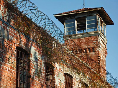 Essex County Correctional Officer Pleads Guilty to Bribery and Smuggling Contraband